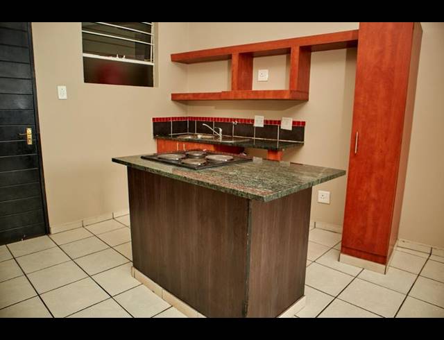 1 BEDROOM PROPERTY TO RENT IN BEREA